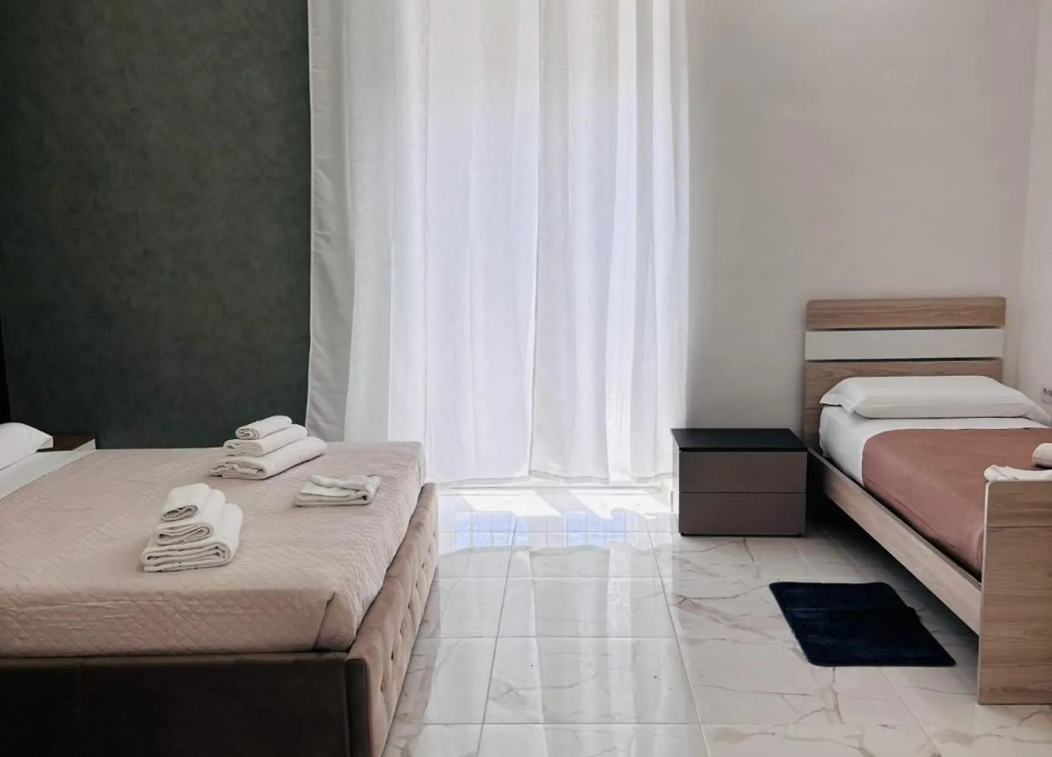 Dante Suite Bari 0*,  Italia